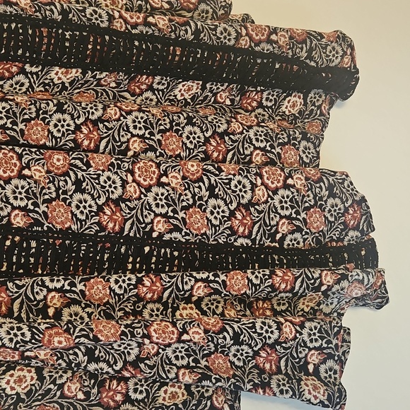 Knox Boho Tunic Rose Black and Red Floral Top - Picture 7 of 7